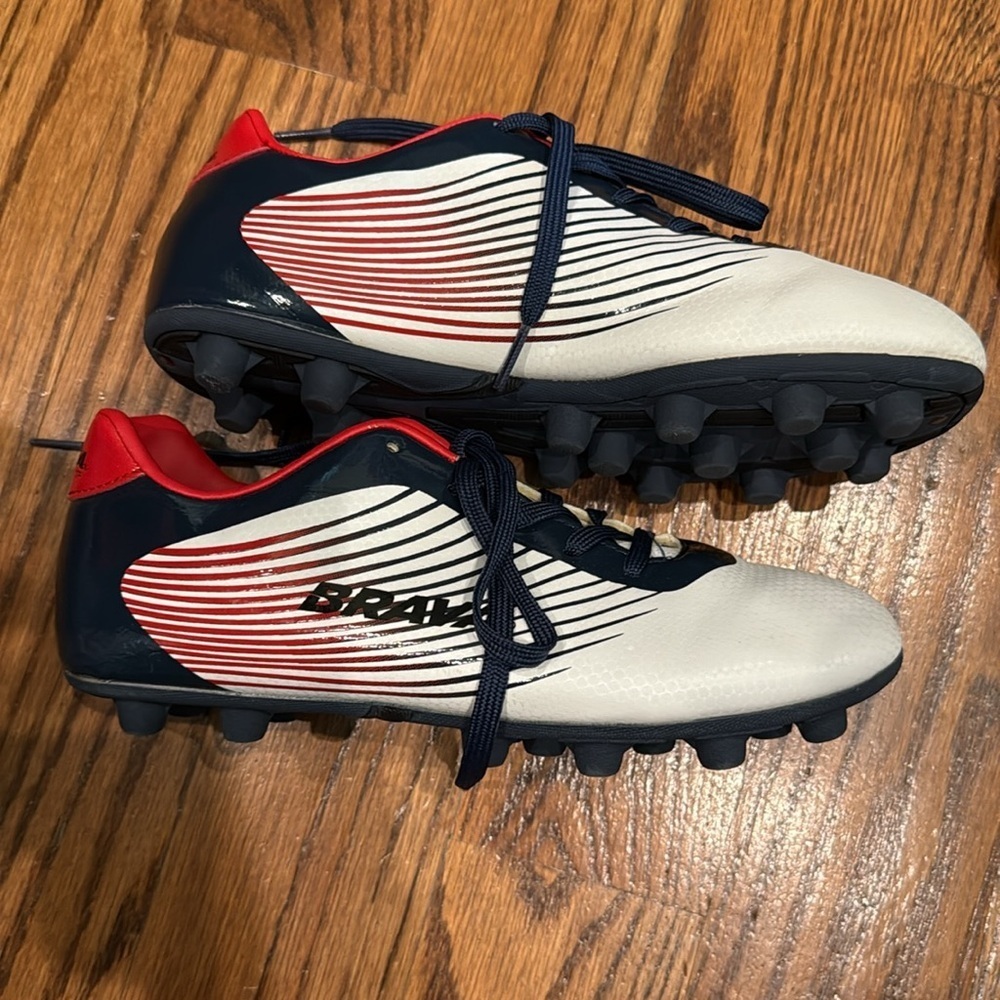 Brava Youth Fighter Soccer Cleats SIZE 4 Red, White and Blue NEW WITHOUT BOX - Picture 4 of 7